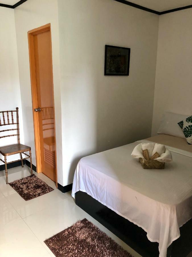 Kent Travellers' Inn Busuanga Eksteriør billede